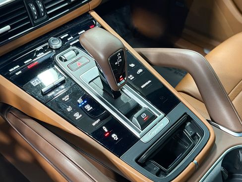 Certified 2023 Porsche Cayenne Turbo image 28