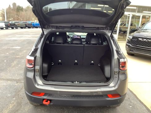 Used 2024 Jeep Compass Trailhawk w/ Trailhawk Convenience Group image 6
