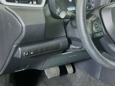 Used 2025 Toyota Corolla LE image 16
