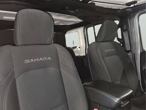 Used 2020 Jeep Wrangler Unlimited Sahara w/ Dual Top Group AWD/4WD image 41