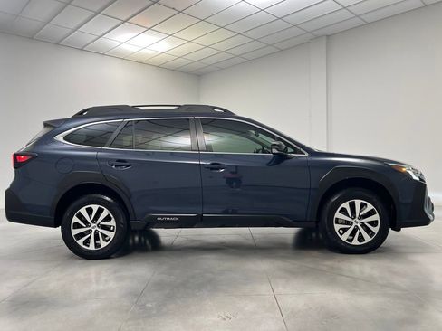 Used 2023 Subaru Outback Premium image 9