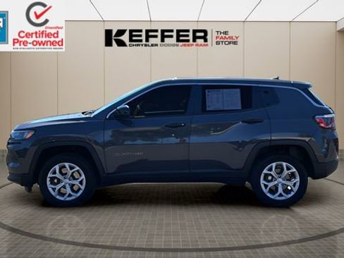 Used 2024 Jeep Compass Sport image 2