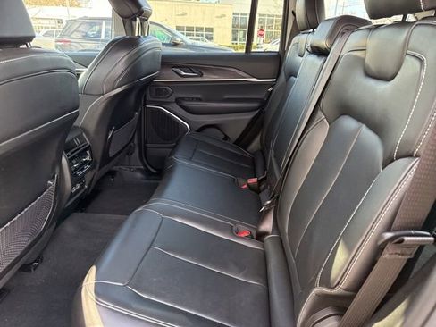 Used 2022 Jeep Grand Cherokee Limited image 23