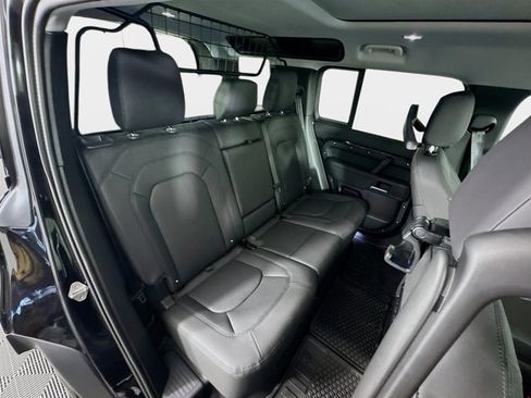 Used 2025 Land Rover Defender 110 S image 29