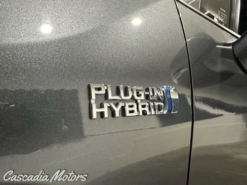 Used 2021 Toyota RAV4 SE w/ Weather & Moonroof Package image 40