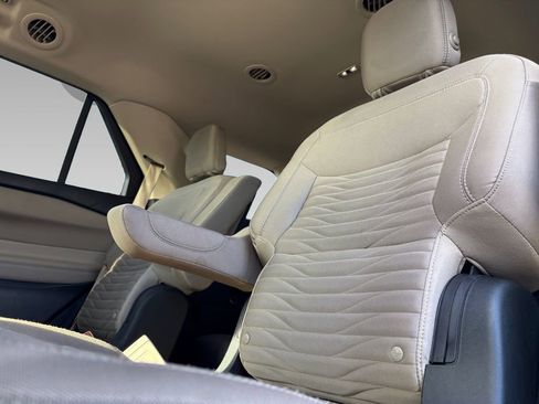 Used 2020 Ford Explorer XLT image 4