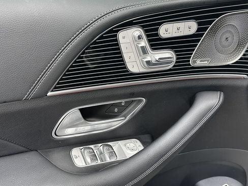 Certified 2025 Mercedes-Benz GLS 580 4MATIC image 11