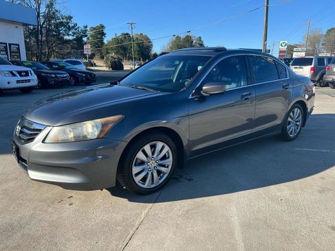 Used 2011 Honda Accord EX-L image 2