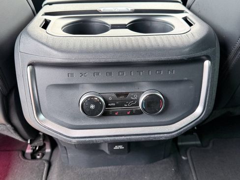 Used 2025 Ford Expedition Platinum AWD/4WD image 31