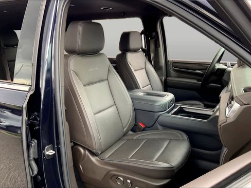 Used 2024 GMC Yukon XL Denali AWD/4WD image 8