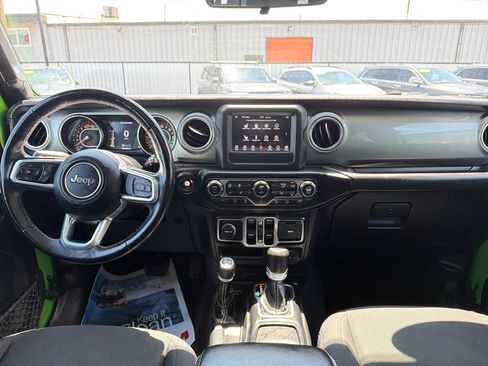 Used 2019 Jeep Wrangler Unlimited Sahara w/ Dual Top Group AWD/4WD image 12