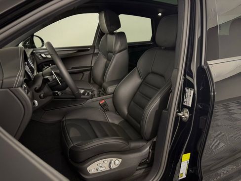 New 2026 Porsche Macan image 5