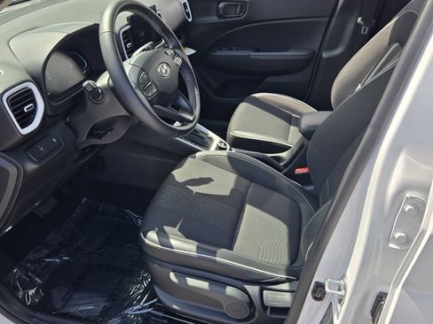 Certified 2025 Hyundai Venue Limited FWD image 10