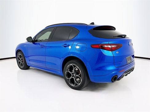 Used 2023 Alfa Romeo Stelvio Veloce image 3