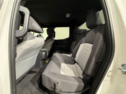 Certified 2025 Toyota Tacoma TRD Off-Road AWD/4WD image 17