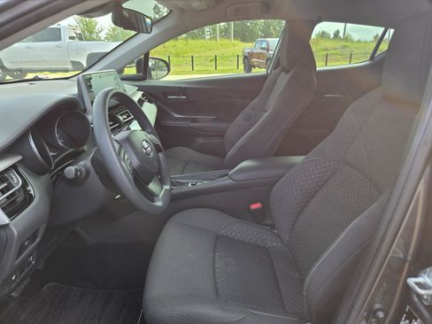 Used 2021 Toyota C-HR LE FWD image 18