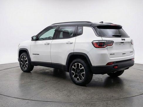 Used 2025 Jeep Compass Trailhawk image 6
