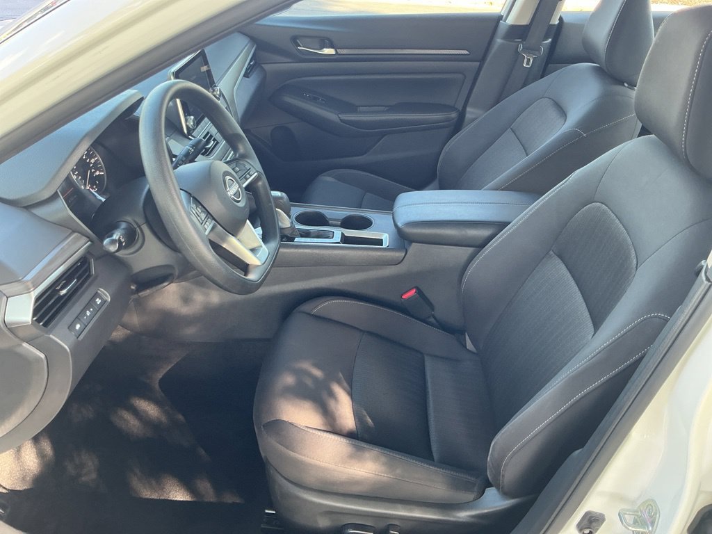 Used 2025 Nissan Altima 2.5 SV FWD image 17