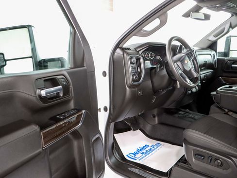 Used 2022 Chevrolet Silverado 2500 LT AWD/4WD image 3