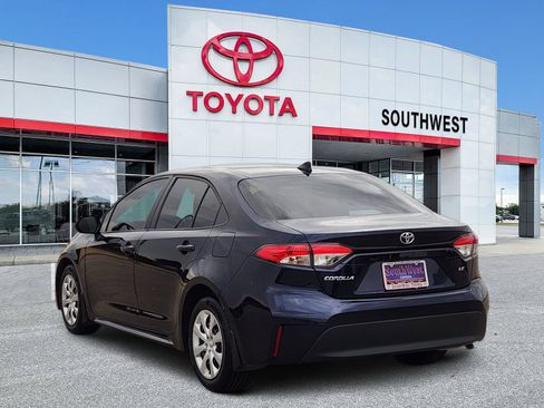 Used 2025 Toyota Corolla LE FWD image 4