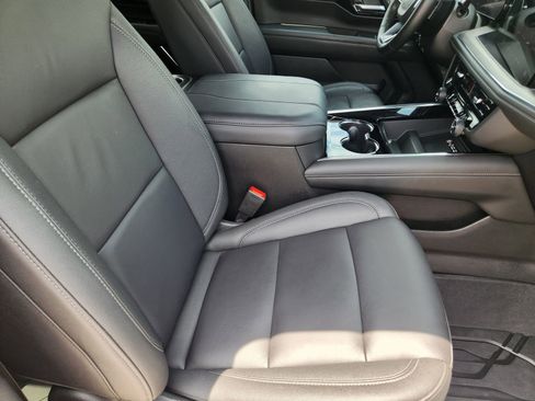 Used 2025 Chevrolet Tahoe Z71 w/ Comfort Package AWD/4WD image 15