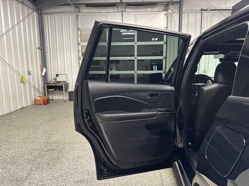 Used 2023 Honda Passport EX-L image 17