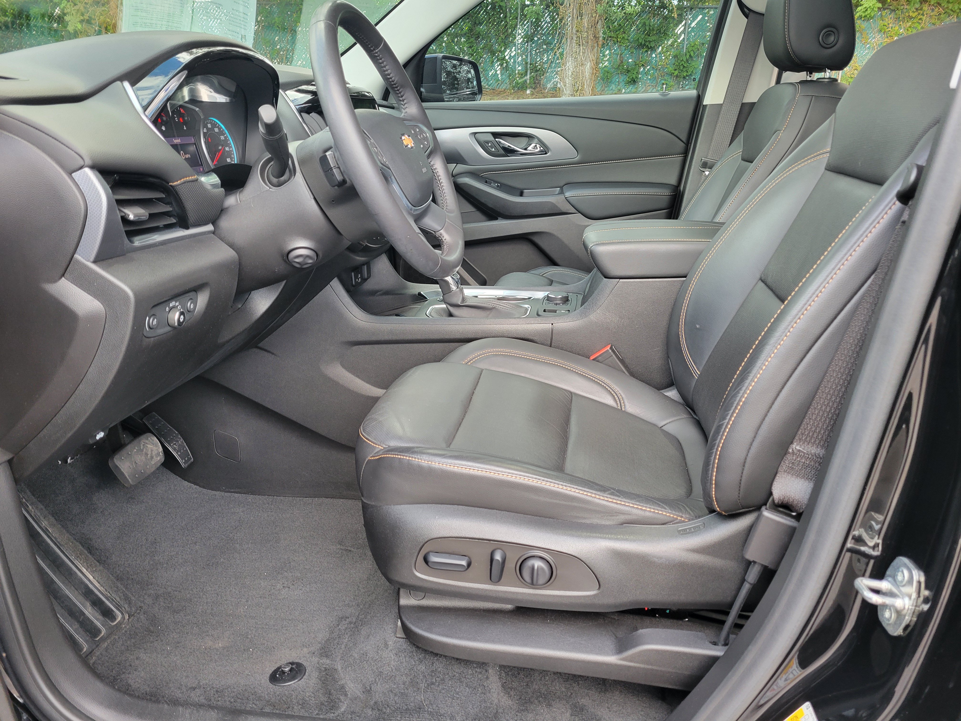 Used 2021 Chevrolet Traverse Premier w/ Redline Edition FWD image 33