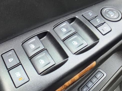 Used 2016 Chevrolet Suburban LTZ image 11