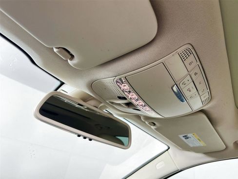 Used 2018 Mercedes-Benz GLC 300 4MATIC image 11