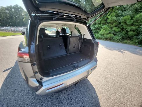 Used 2023 Nissan Pathfinder Platinum image 30