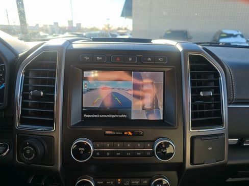 Used 2021 Ford Expedition Platinum image 19