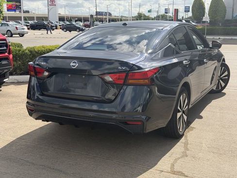 Used 2022 Nissan Altima 2.5 SV FWD image 5
