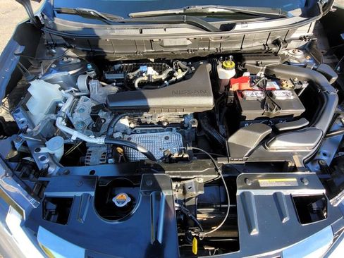 Used 2017 Nissan Rogue SV image 17