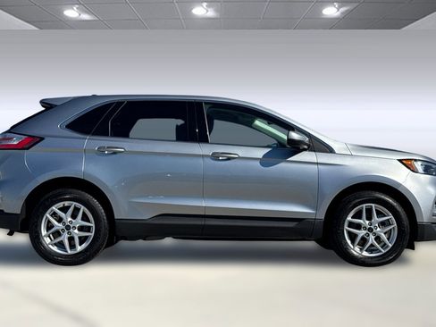 Used 2023 Ford Edge SEL image 2