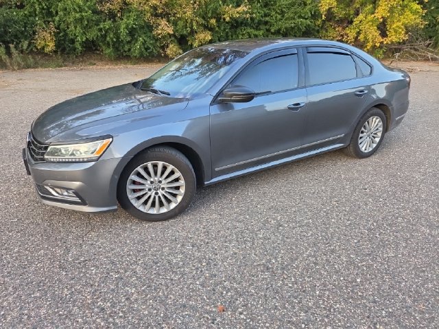 Used 2017 Volkswagen Passat 1.8T SEL Premium FWD image 1