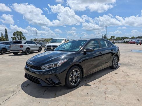 Certified 2024 Kia Forte LXS FWD image 4