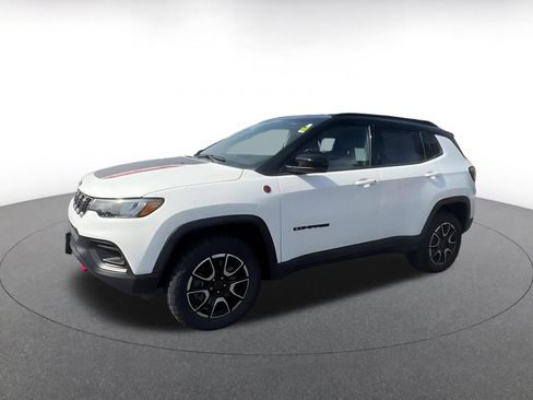 Used 2025 Jeep Compass Trailhawk AWD/4WD image 8