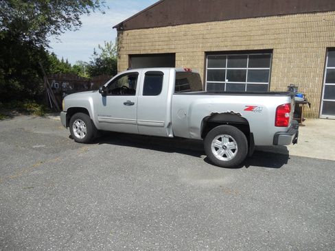 Used 2010 Chevrolet Silverado 1500 LT w/ Power Pack Plus AWD/4WD image 6