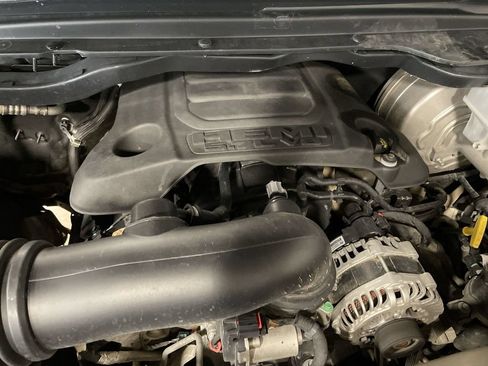 Used 2020 RAM 1500 Laramie w/ Sport Appearance Package AWD/4WD image 28
