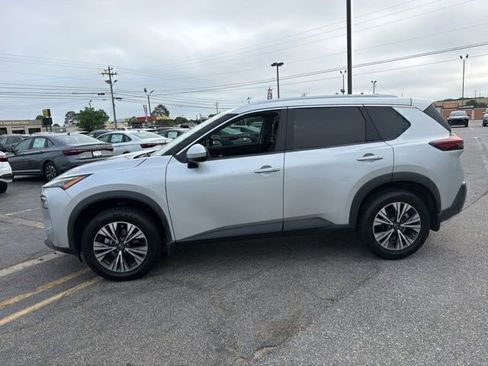 Used 2023 Nissan Rogue SV w/ SV Premium B Package FWD image 9