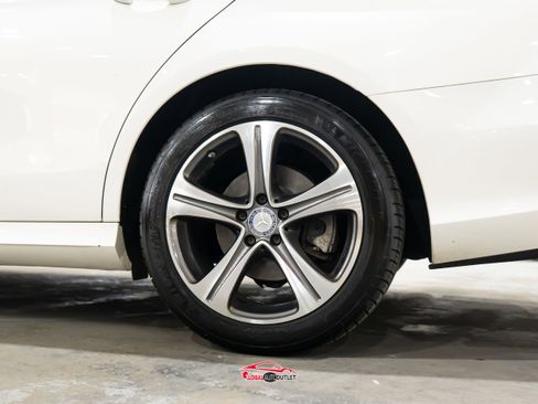 Used 2017 Mercedes-Benz E 300 4MATIC image 12