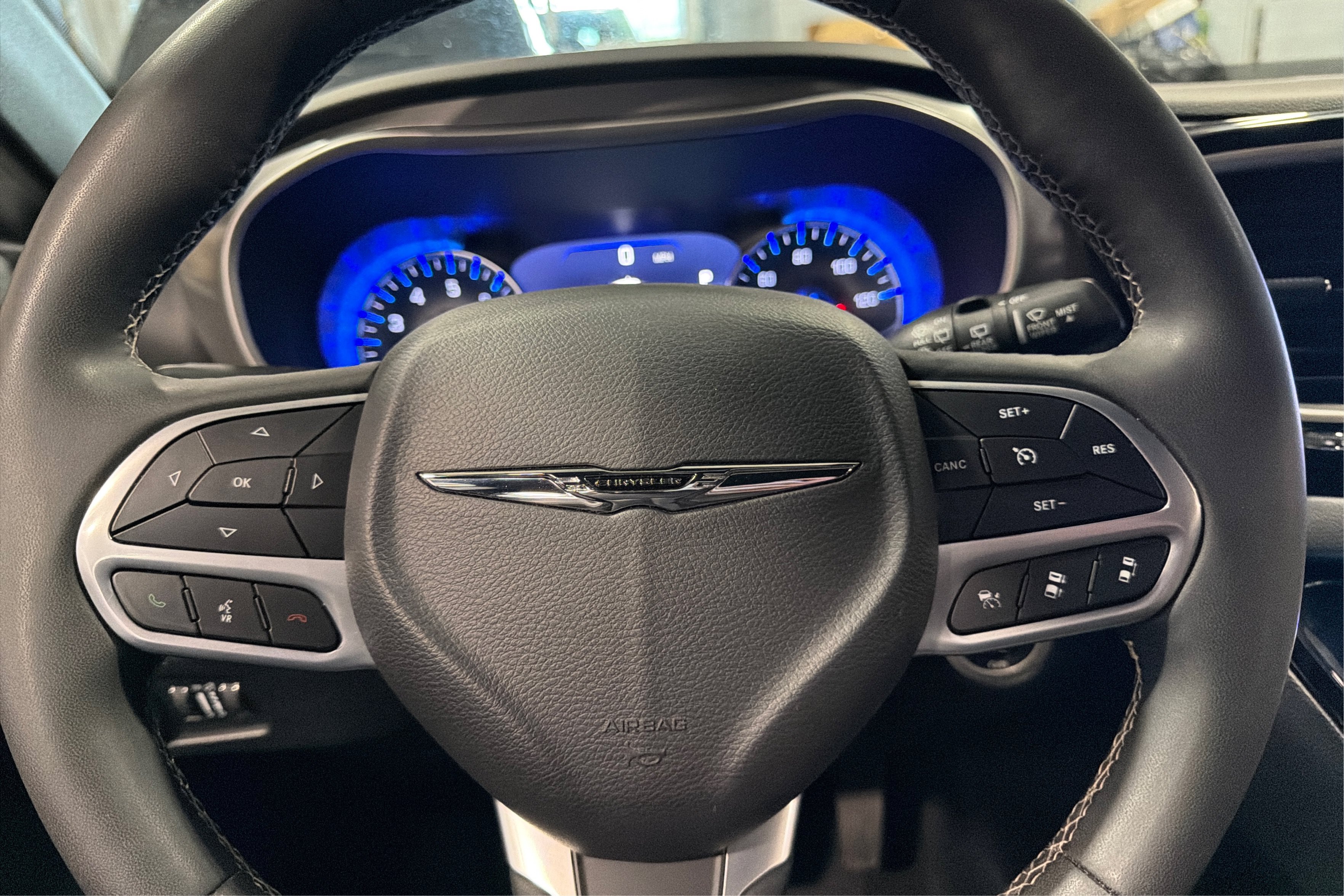 Used 2025 Chrysler Pacifica Select FWD image 23
