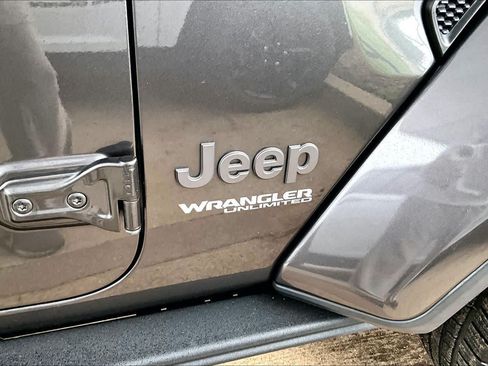 Used 2018 Jeep Wrangler Unlimited Sahara w/ Quick Order Package 24M Moab AWD/4WD image 29