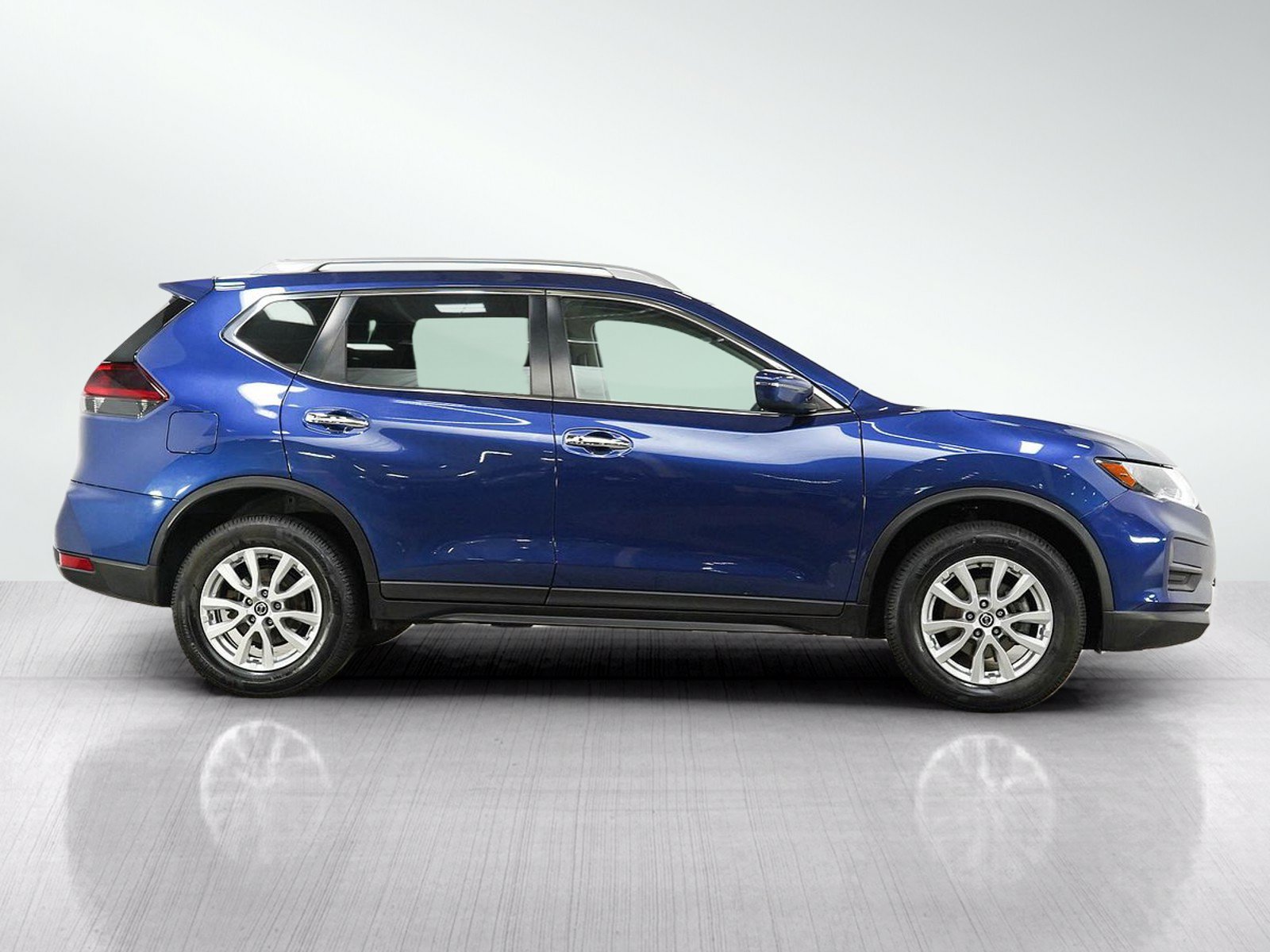 Used 2018 Nissan Rogue SV AWD/4WD image 7