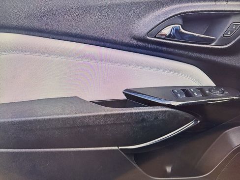 Used 2024 Chevrolet Trax LT w/ Driver Confidence Package image 9