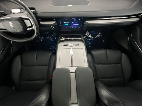 Used 2025 Lincoln Navigator Reserve image 14