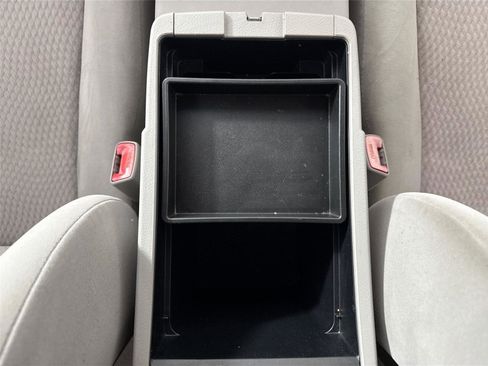 Used 2011 Toyota Camry image 27