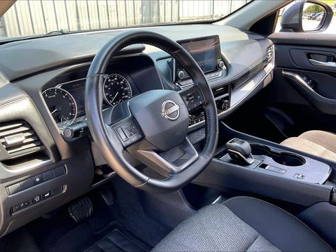 Used 2025 Nissan Rogue SV FWD image 19