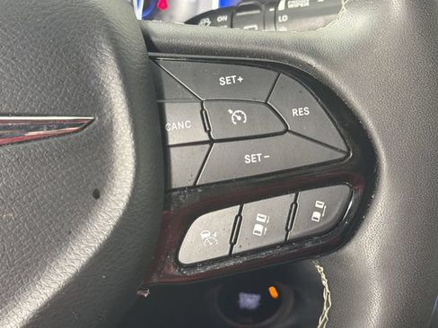 Used 2025 Chrysler Pacifica Limited FWD image 13