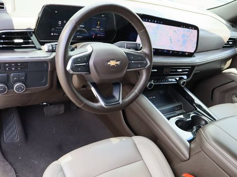 Used 2025 Chevrolet Tahoe LT RWD image 12